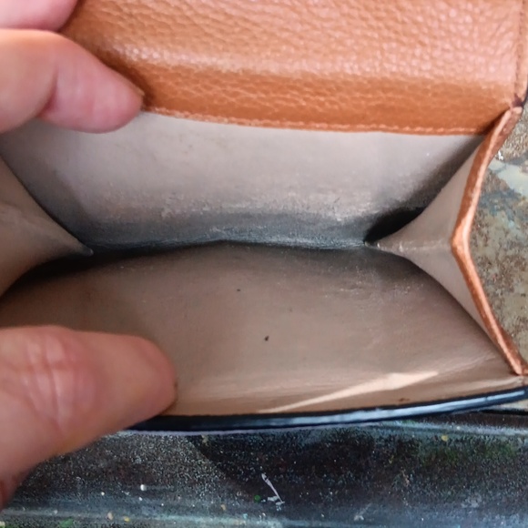 CHLOE LAVENDER PEBBLED LEATHER BIFOLD WALLET - Picture 6 of 12